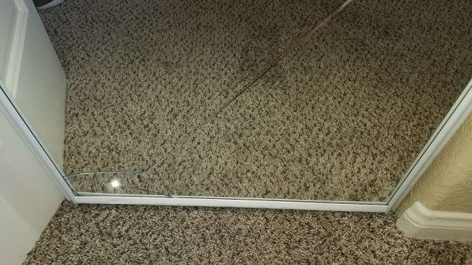 Chystáte se opravit prasklé zrcadlo? Poradíme, jak na to